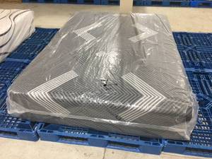 lot 4 image: Brand New Sound Sleep 13 Advanced Gel Soft Memory Foam Queen Mattress