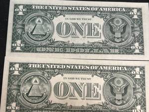 2 CONSECUTIVE SERIAL NUMBER 1969A US $1 FEDERAL RESERVE NOTES UNC