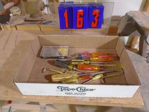 lot 163 image: Flat of screwdrivers. As shown.