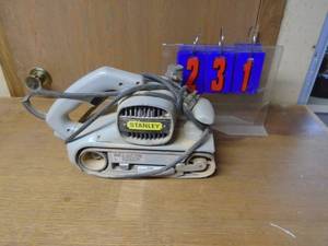 lot 231 image: Stanley 4 belt sander aluminum body. Heavy duty unit & we found the bag. As shown.