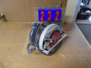 lot 232 image: Skil 6 12 circular saw. Good used condition. As shown.