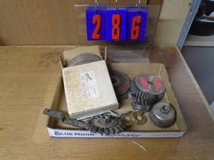 lot 286 image: Flat of wire wheels & sanding pads. As shown.
