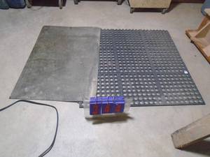 lot 344 image: Qty of 2 anti fatigue mats. As shown.