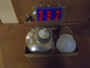 lot 352 image: Flat of 2 LED lights. As shown.