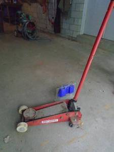 lot 363 image: Craftsman hydraulic floor jack. As shown.