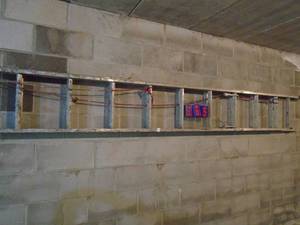 lot 365 image: Aluminum extension ladder. Approx 20. As shown.
