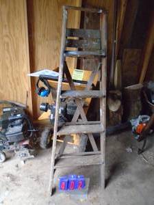 lot 402 image: 5 wood step ladder. As shown.