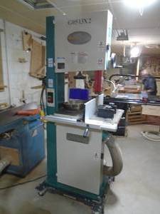 lot 102 image: Grizzly 17 bandsaw with extra blades. Featherboard roller cart fence 220 volt 1 ph. As shown.