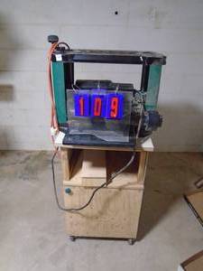 lot 109 image: Grizzly 13 2 hp 110 v planer on rolling stand. Model G0940. As shown.