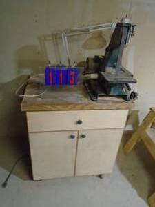 lot 113 image: Grizzly model H8192 1 belt sander with cabinet & light. As shown.