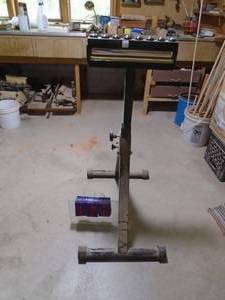 lot 122 image: Rockler adjustable ball top stand. As shown.