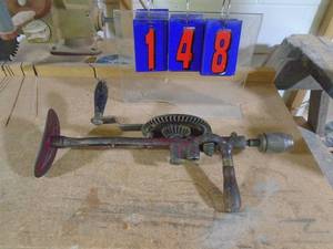 lot 148 image: Hand drill with adjustable handle length. 17 oal. Dont see a name on it As shown.