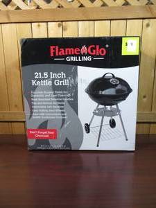 lot 9 image: Flame Glo Grilling - 21.5 inch Kettle Grill