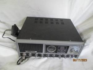 lot 16 image: Washington President CB radio recei...