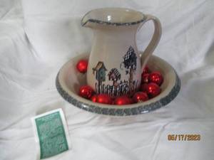 lot 22 image: Home & Garden Party Bird House Them...