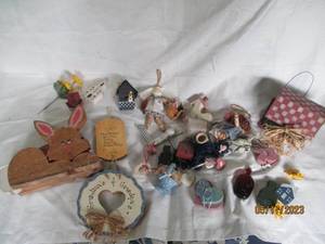 lot 28 image: Home decor 2-box lot containing a v...