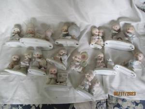 lot 42 image: Assortment of Precious Moments figu...
