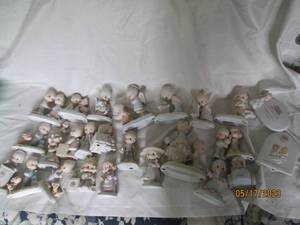 lot 46 image: Variety of Precious Moments figurin...
