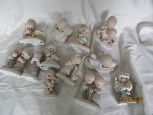 lot 47 image: Collection of Precious Moments figu...