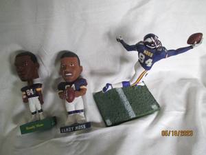 lot 51 image: MN Vikings #84 Randy Moss collectib...