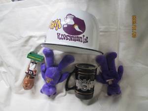 lot 54 image: MN Vikings fan collection containin...
