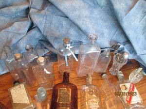 lot 63 image: Assortment of depression era glass ...