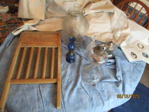 lot 78 image: Vintage oil lamps with hurricane an...