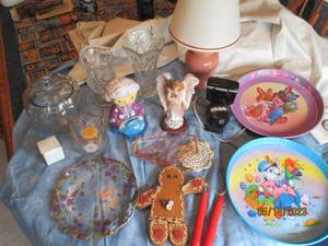 lot 85 image: Kitchen and home decor from lamps a...