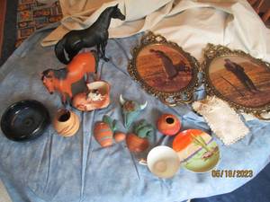 lot 87 image: Desert themed decor, horse statues ...