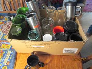 lot 99 image: Vintage depression glassware, Therm...