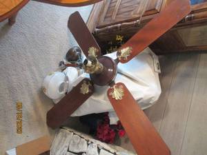 lot 102 image: 4-blade Ceiling fan with brass tone...