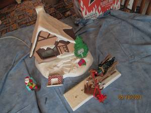lot 122 image: Vintage Christmas Light-Up Decor an...