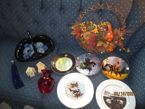 lot 155 image: Home decor Textured cut glass baske...