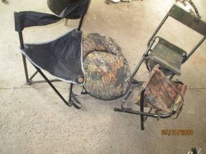 lot 160 image: Lot of Camouflage folding camp chai...