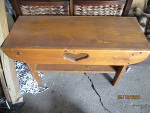 lot 166 image: Wooden cut-out heart decorative ent...