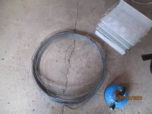 lot 176 image: Roll of misc wire, desk organizer B...