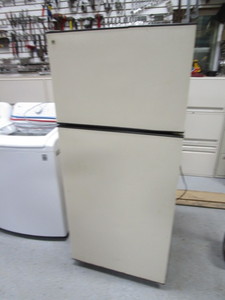 lot 4-B image: GE RefrigeratorFreezer