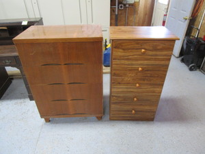 lot 7 image: (2) Dressers