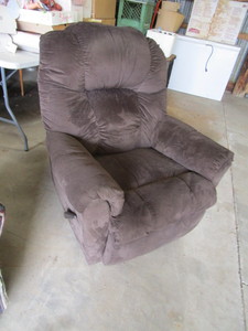 lot 13 image: Rocker Recliner
