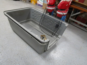 lot 16 image: Large Pet Kennel