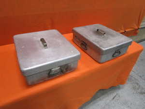 lot 54 image: (2) Heavy Gauge Alum Cooking Trays 18x21x7