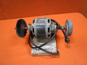 lot 74 image: Bench Grinder