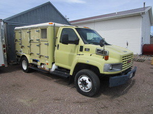 lot 1 image: 2006 GMC C5500 Schwans Frozen Foods Truck