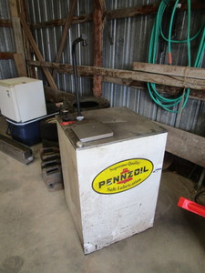 lot 41 image: Oil Tank 24x24x36