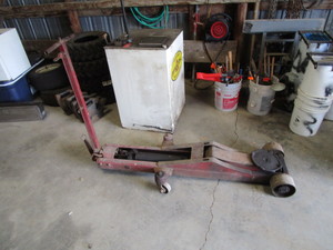 lot 42 image: Heavy Equipment Jack