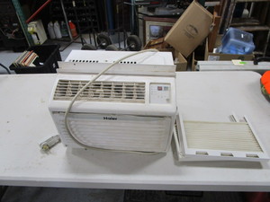 lot 122 image: Small AC Unit