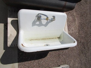 lot 123 image: Sink 30