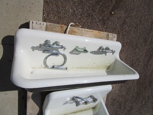 lot 124 image: Sink 48