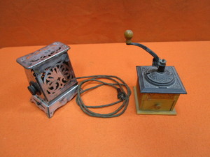 lot 136 image: Vintage Toaster & Coffee Grinder