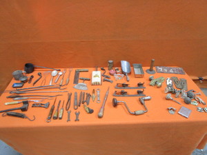 lot 143 image: Vintage Items